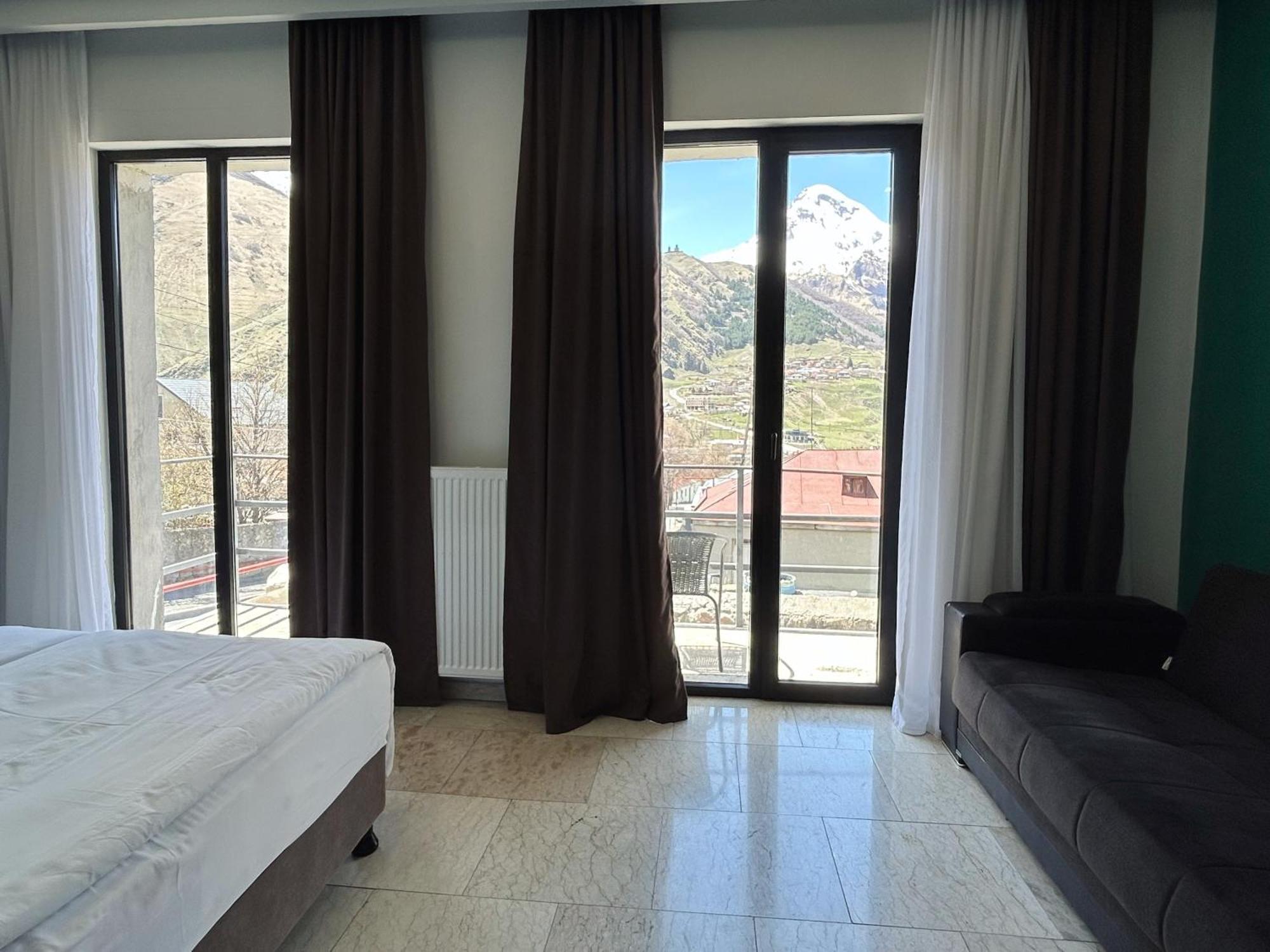 Shushabandi Kazbegi Hotel ภายนอก รูปภาพ